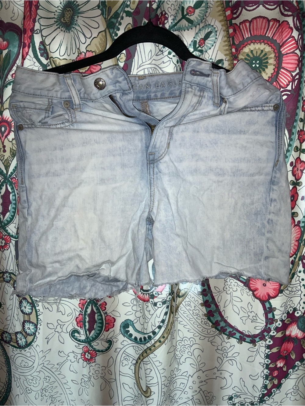 American Eagle Mom Shorts Jeans Size 4 Regular Light Wash Distressed